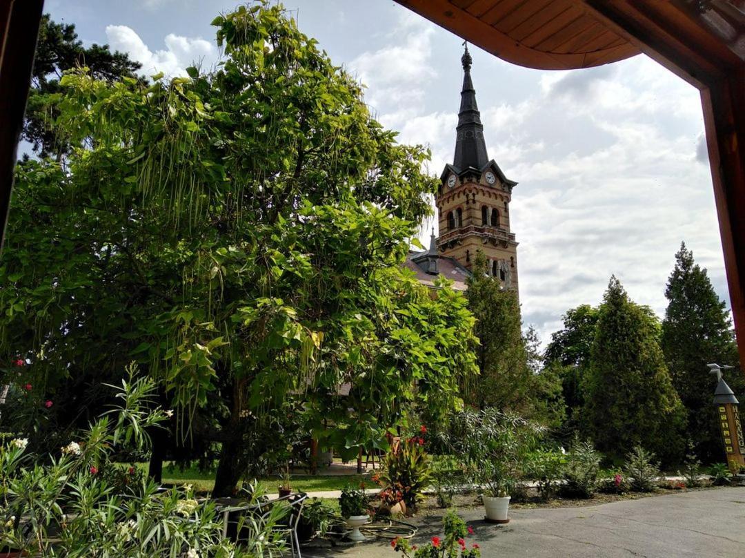 Harang Panzió Acomodação com café da manhã Gyomaendrőd Exterior foto
